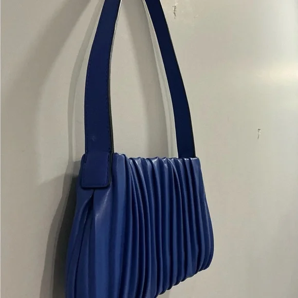 Simply Vera Wang Leilexi Shoulder Bag Pleated Blue - Picture 3 of 4